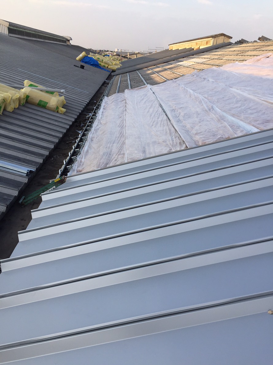 屋根工事 スレート屋根カバー工法２